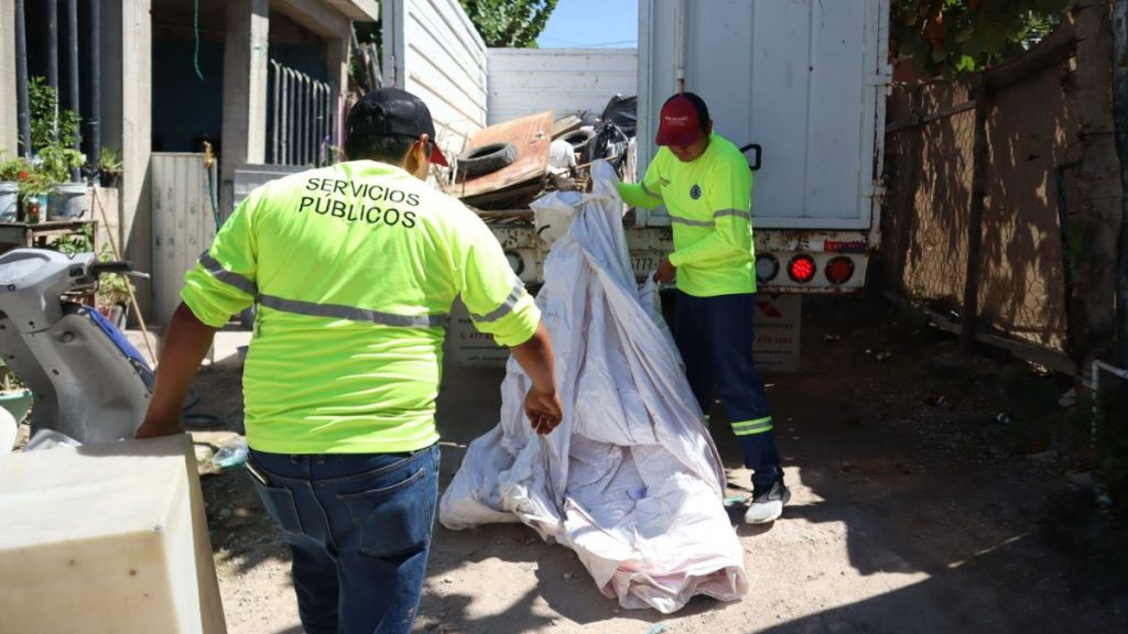 Isla Mujeres retira más de 5 toneladas de cacharros contra el dengue