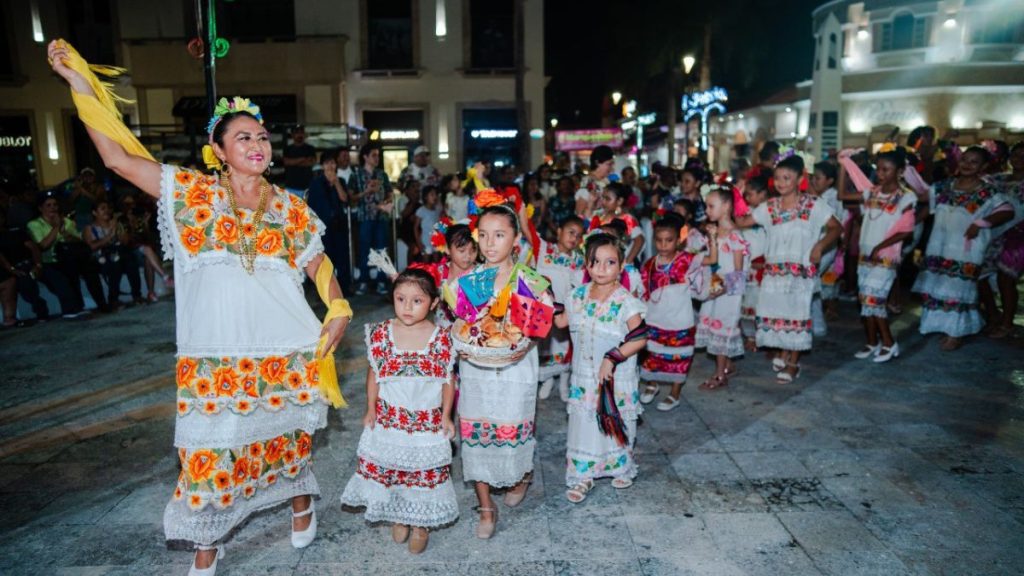 Música, danza y cultura en la Noche de Baile “Una Cana al Aire” de la FPMC en Cozumel