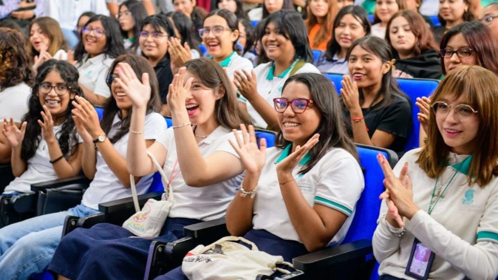 Oportunidad de estudio lanzan becas para mujeres universitarias en Quintana Roo