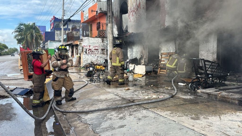 Local abandonado en Cancún se incendia otra vez en la Av. López Portillo
