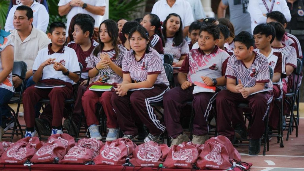 Más de 119 mil estudiantes reciben tenis con el programa Pasos para la Transformación